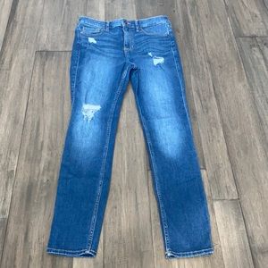 Hollister Hi-Rise Súper‎ Skinny Distressed Jeans